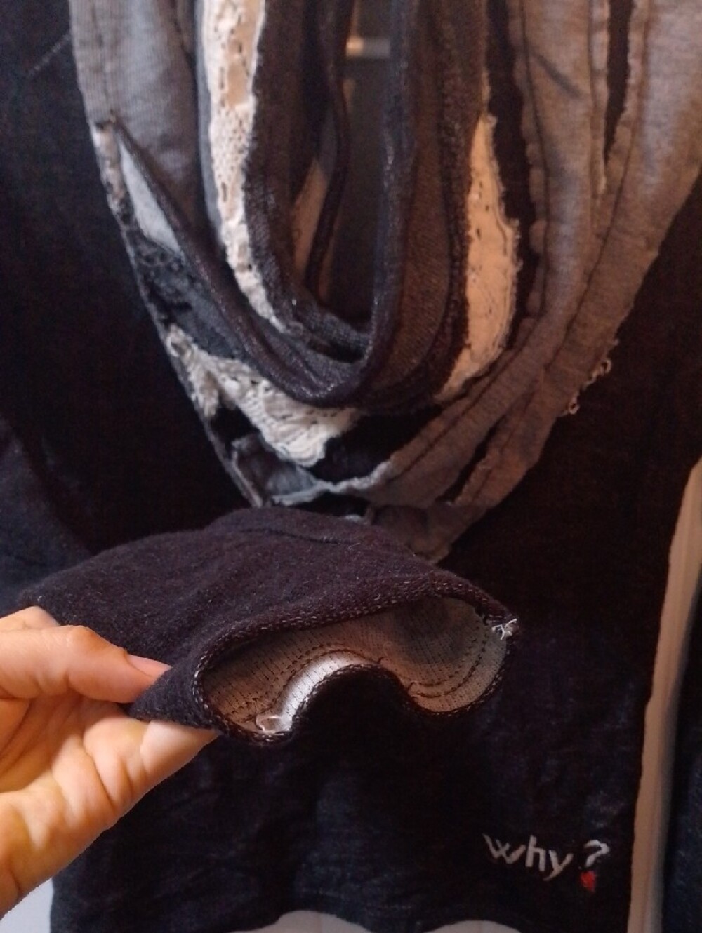Desig Women's Black Long-Sleeve Sweater with Layered Gray Scarf - Picture 7 of 8